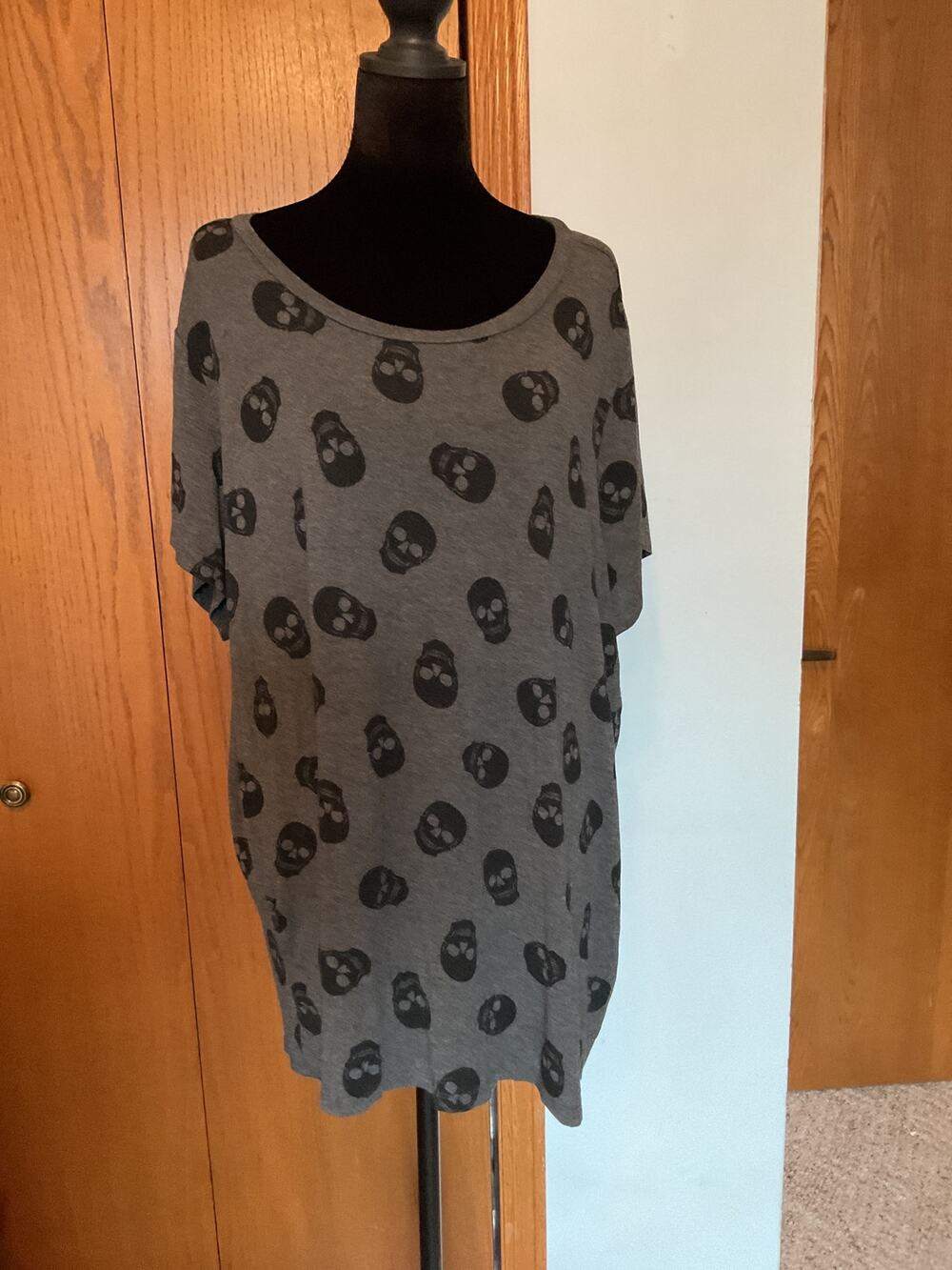 Torrid Super Soft Knits Grey Black Skull Print Scoop Neck Tee Shirt Plus Size 3X